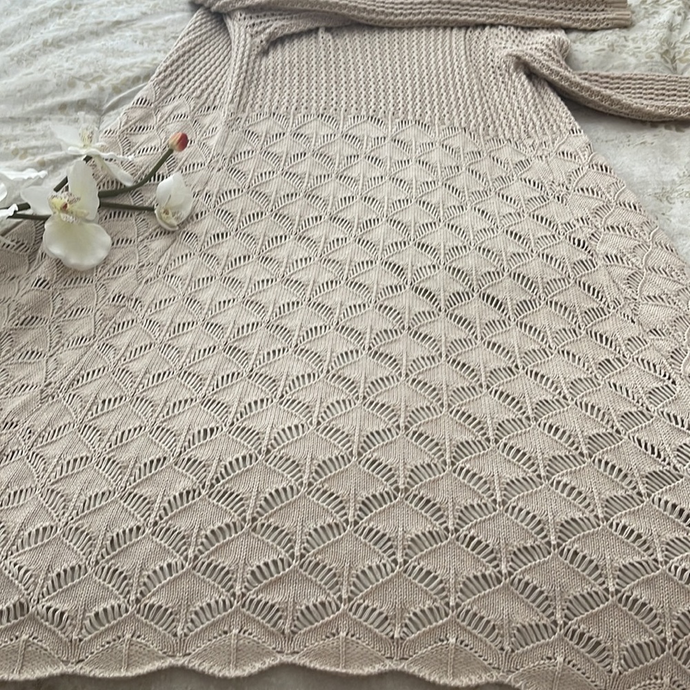 Sweater - Picture 4 of 4